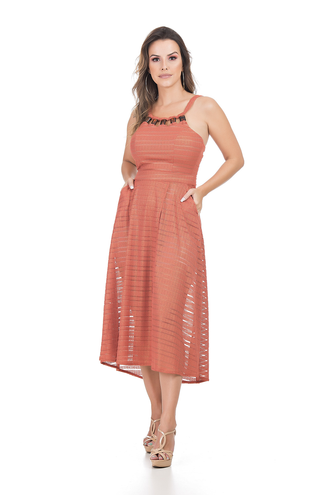 VESTIDO KÍMIKA MÍDI MALHA DEVORÉ COM BRILHO DISCRETO LARANJA.