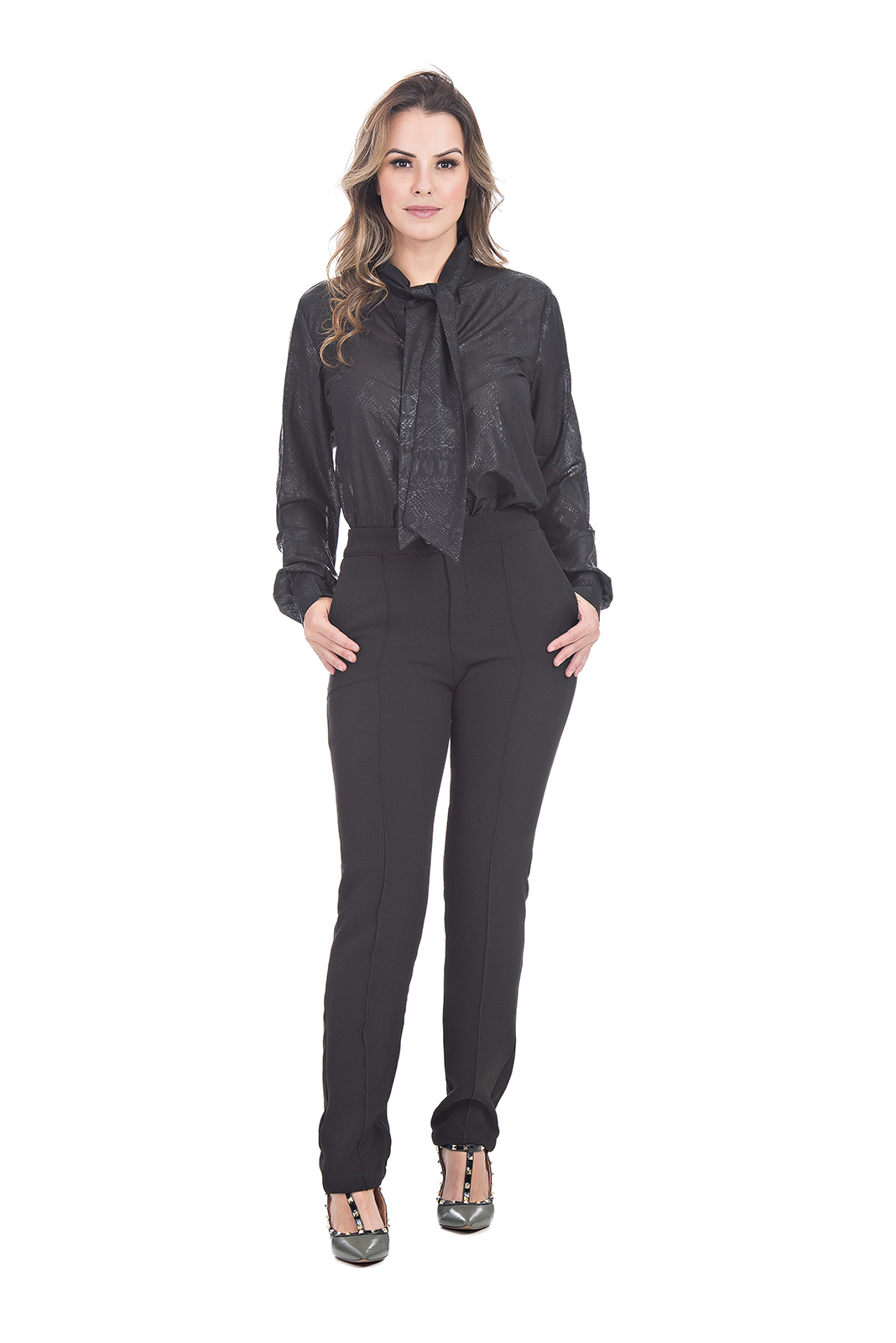 CONJUNTO KÍMIKA CALÇA RETA E CAMISA COM ESTAMPA COBRA PRETO.