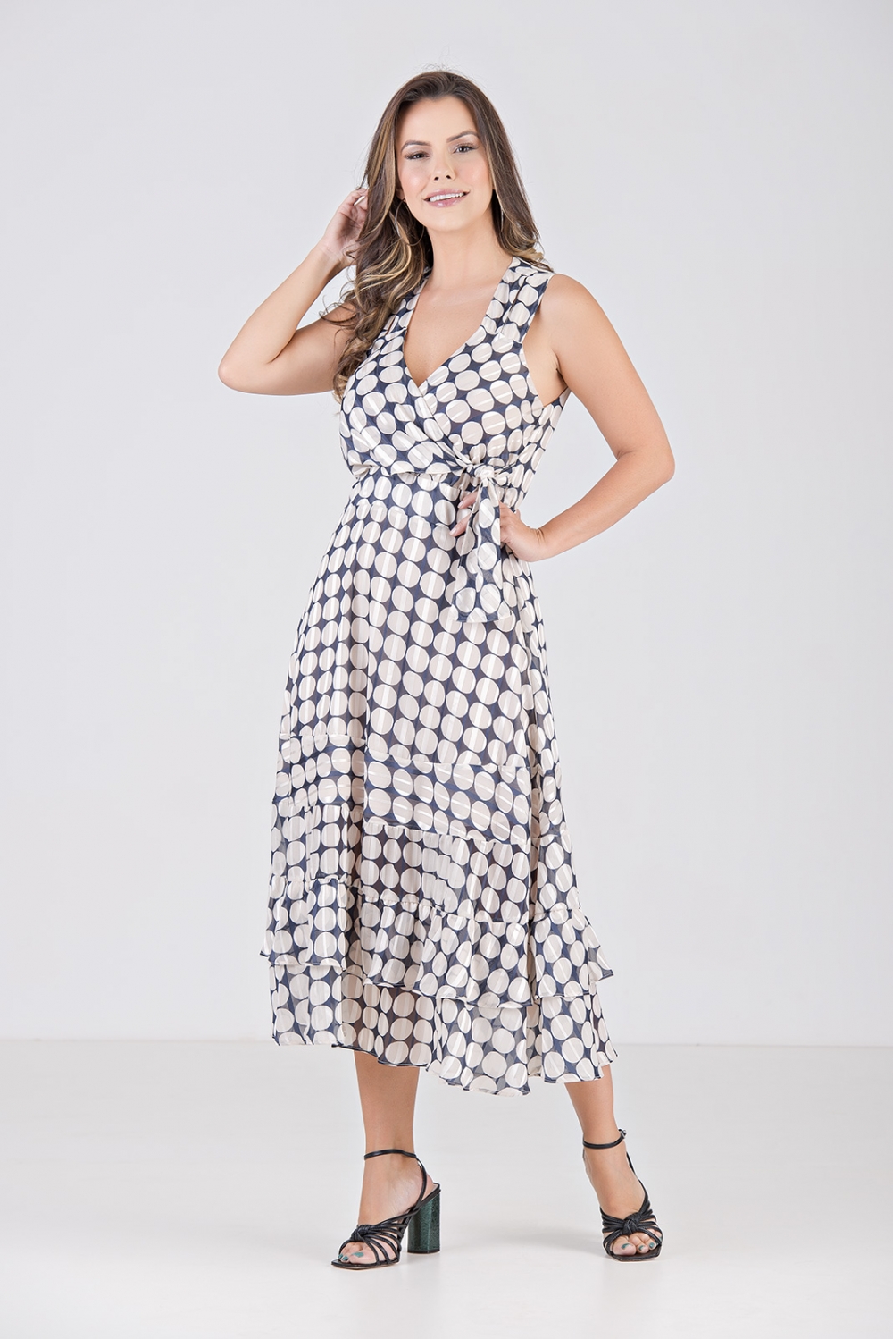 VESTIDO MÍDI KÍMIKA COM TOQUE DE SEDA DEVORÊ ESTAMPADO BEGE.