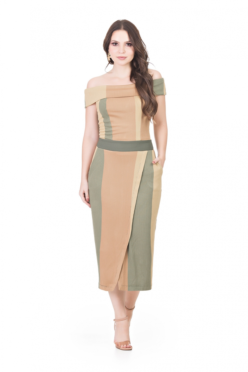 VESTIDO KÍMIKA MÍDI EM MALHA CANELADA VERDE.