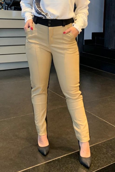 CALÇA KÍMIKA SKINNY DE COURO ECOLÓGICO E MALHA