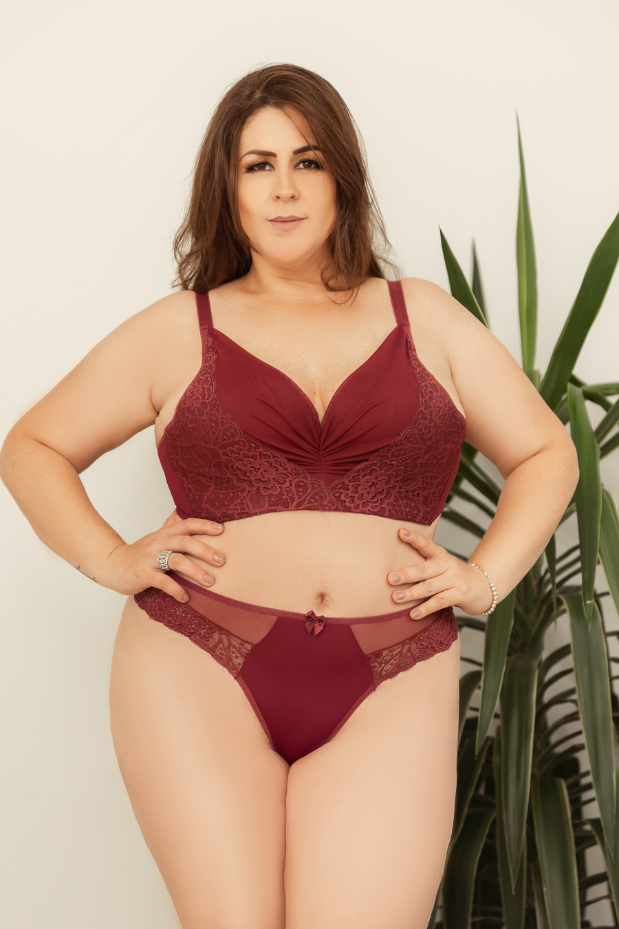 CONJUNTO PLUS SIZE CROPED COM DETALHE EM TULE LISO Ref.: 2488