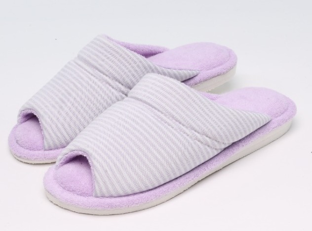 PANTUFA FEMININO PUFF EM VISCOLYCRA ATOALHADO LISTRADA COM SOLADO DE EVA ANATÔMICO LILAS