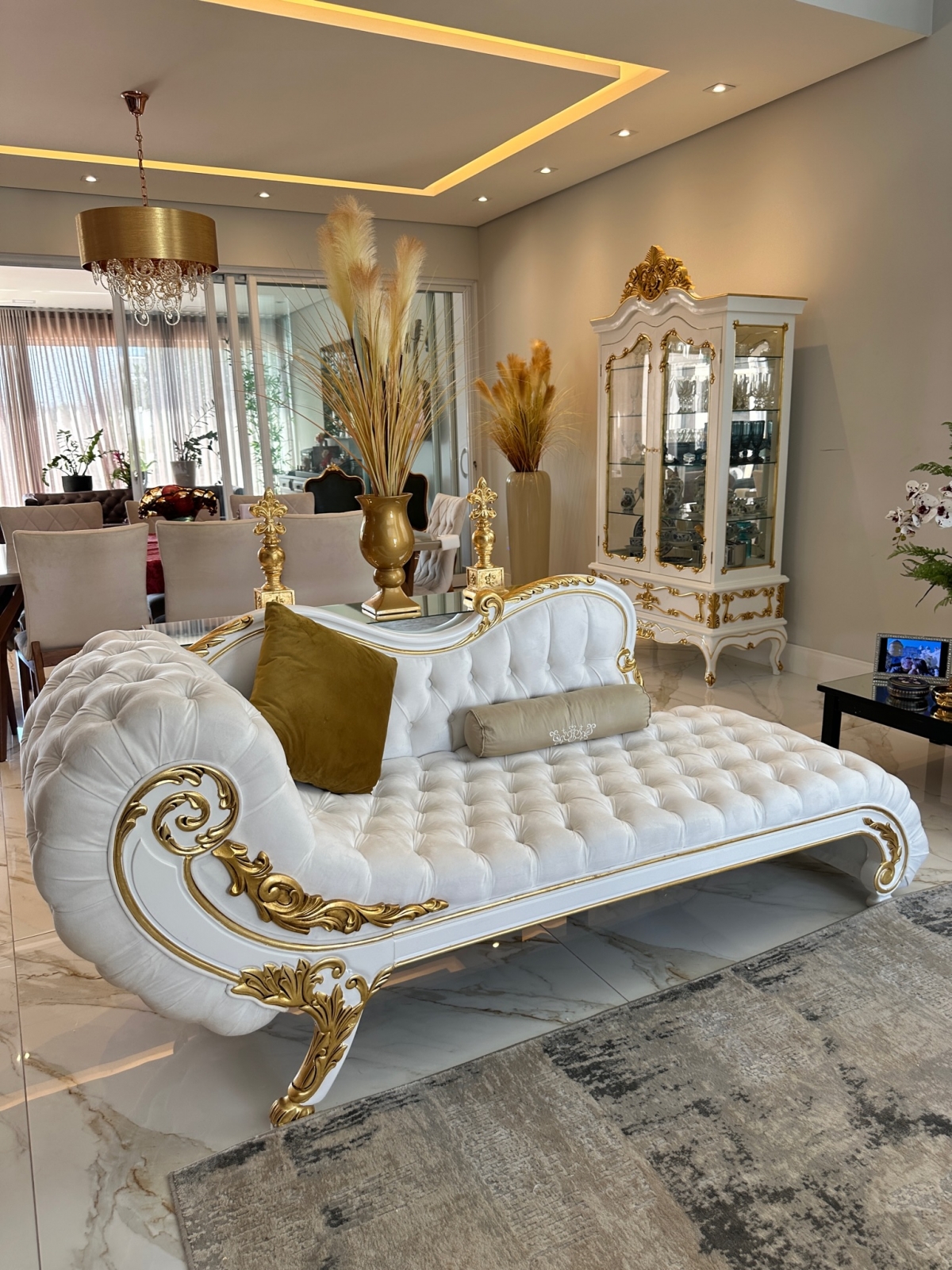 Chaise Madan - Modelo Exclusivo Folheado a Ouro