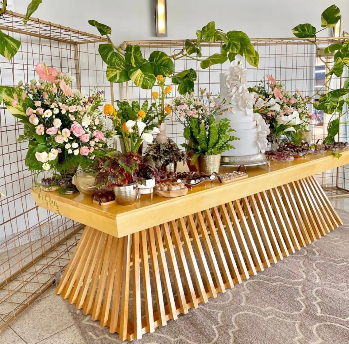 Mesa Buffet para Eventos - Em Madeira