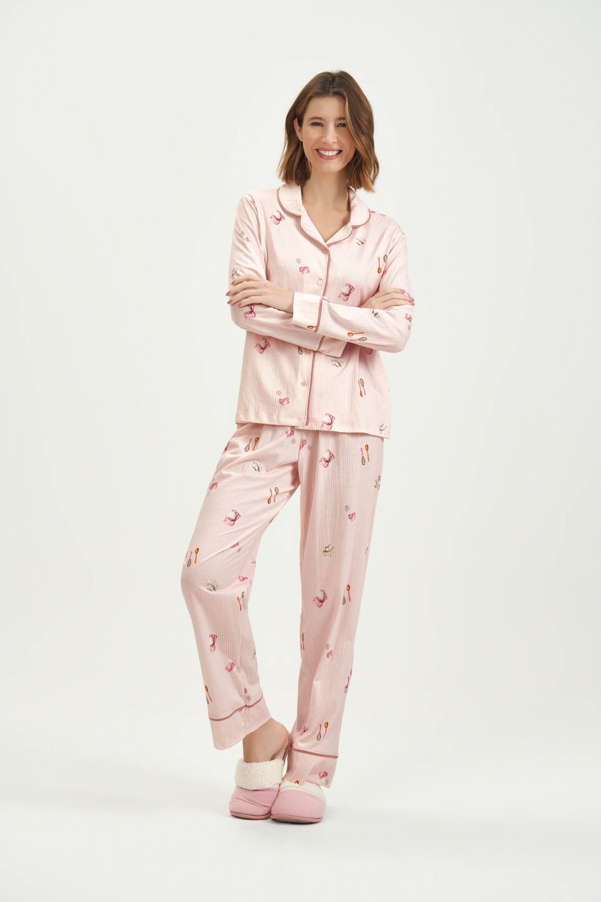 PIJAMA FEMININO ADULTO COM ABERTURA DETALHES EM TALHER COR COM AMOR