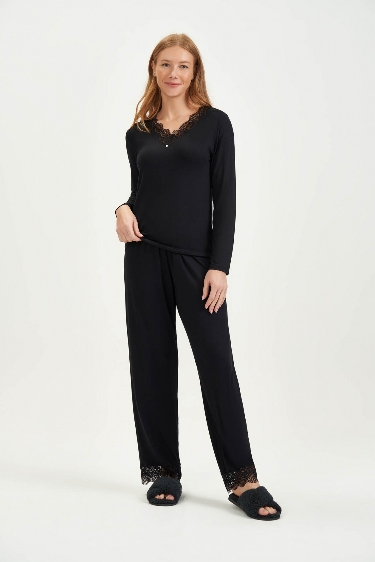 PIJAMA FEMININO ADULTO DETALHE EM RENDAS COR COM AMOR