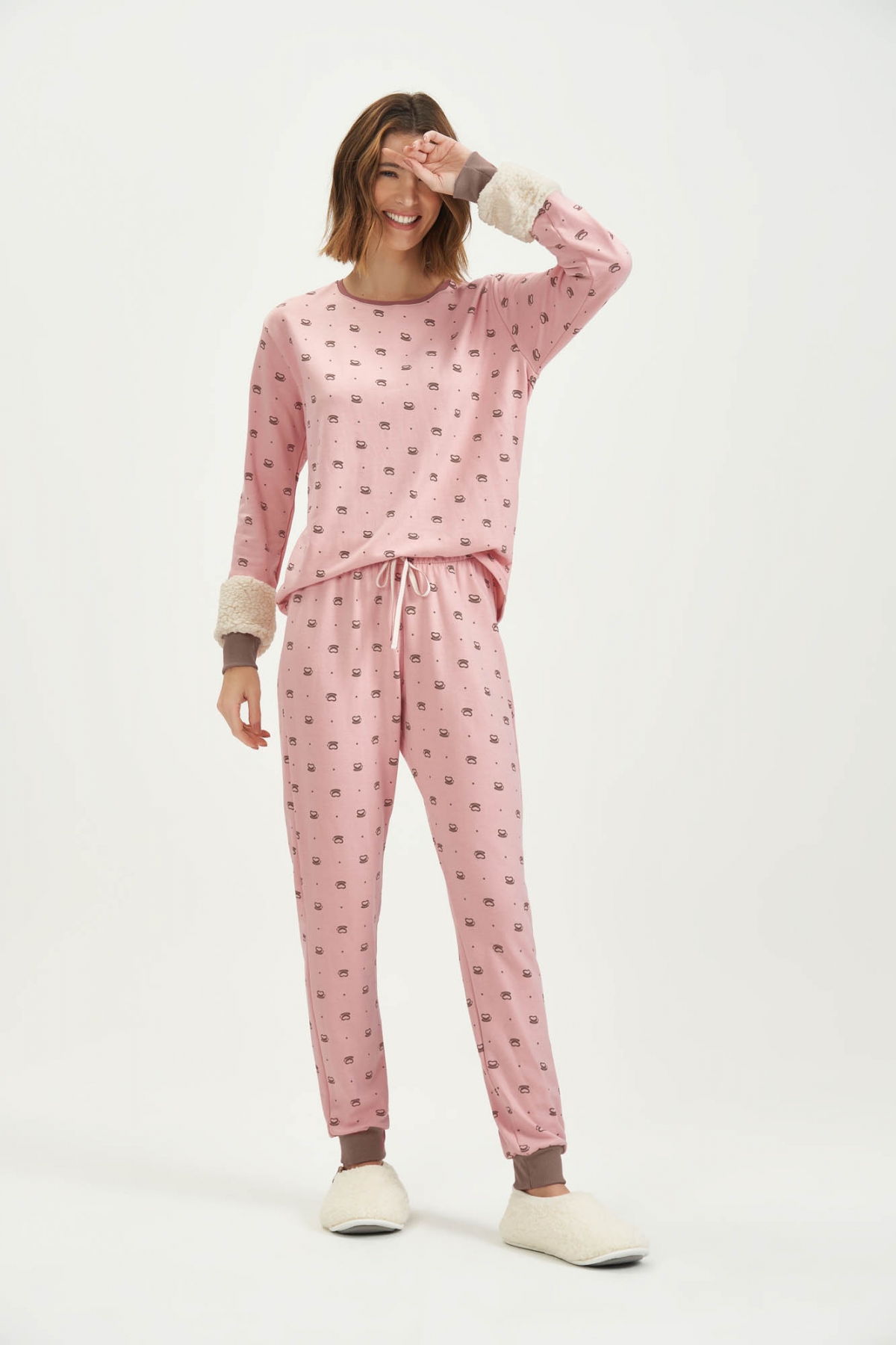PIJAMA FEMININO ADULTO CORAÇÃO COR COM AMOR