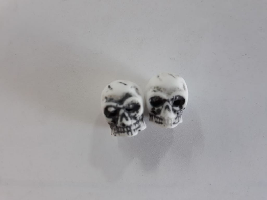 TAMPA VALVULA CAVEIRA BRANCA (CARTELA 10 PR.)