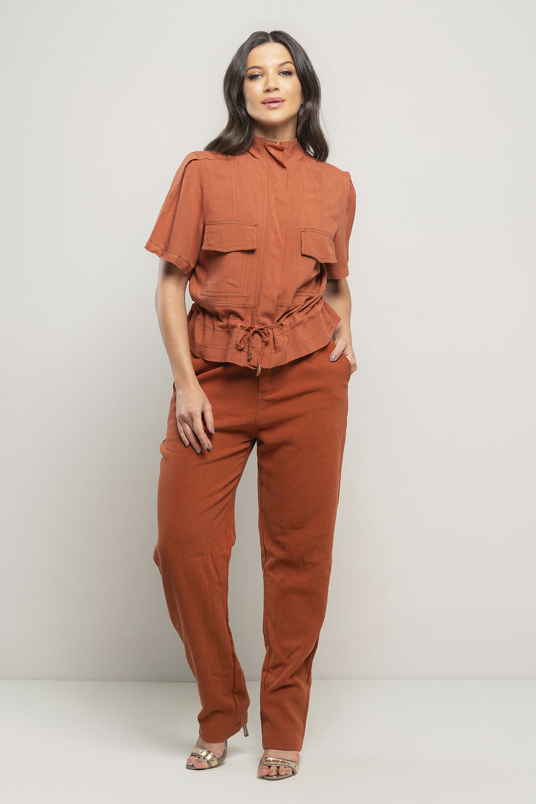 Conjunto de Calça e Camisa Cropped com Zíper Terra