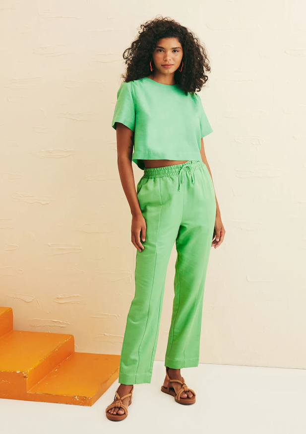 Calça CaCay cenoura com recortes verde