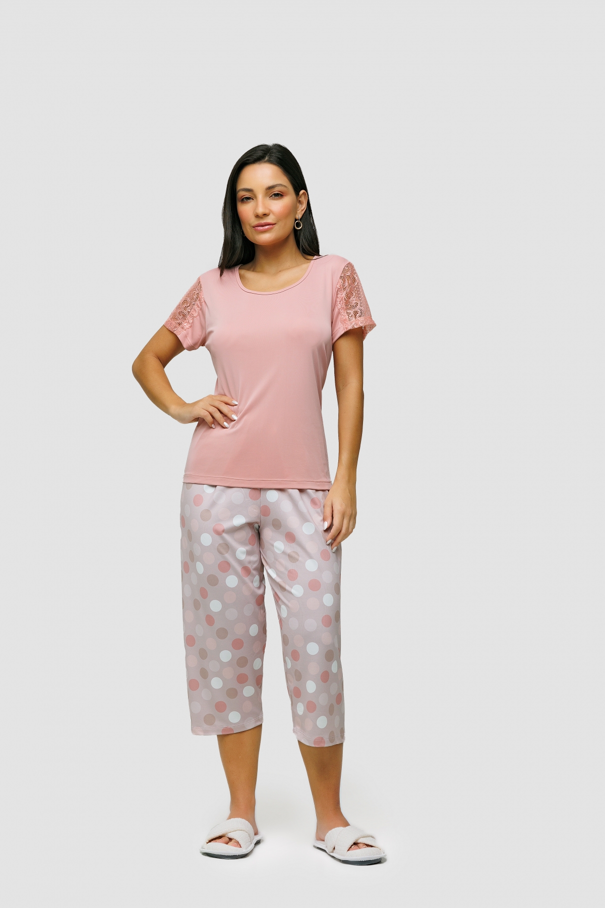 PIJAMA FEMININO MANGA CURTA E CALÇA CAPRI LIGANETE POÁ - UNIVERSO TOQUE