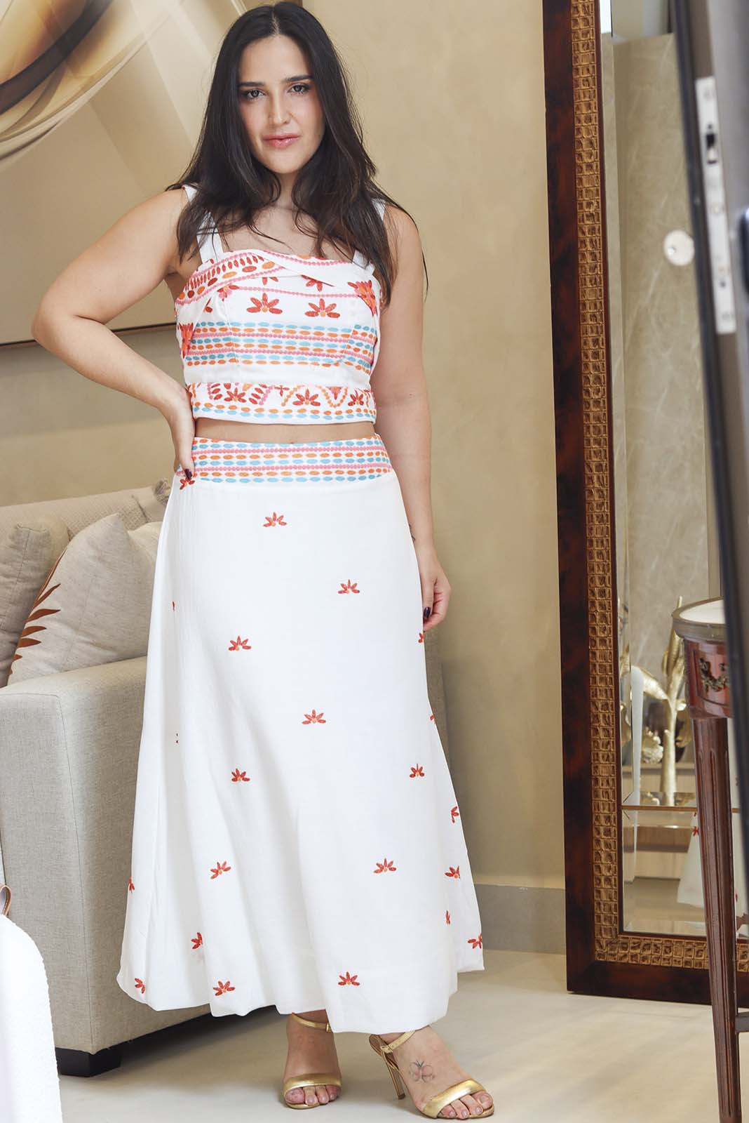 Conjunto de Saia Midi e Cropped Bordado 