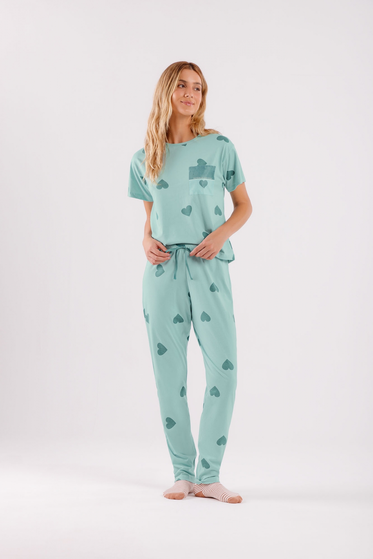 PIJAMA FEMININO MANGA CURTA E CALÇA CORAÇÃO VERDE - COR COM AMOR