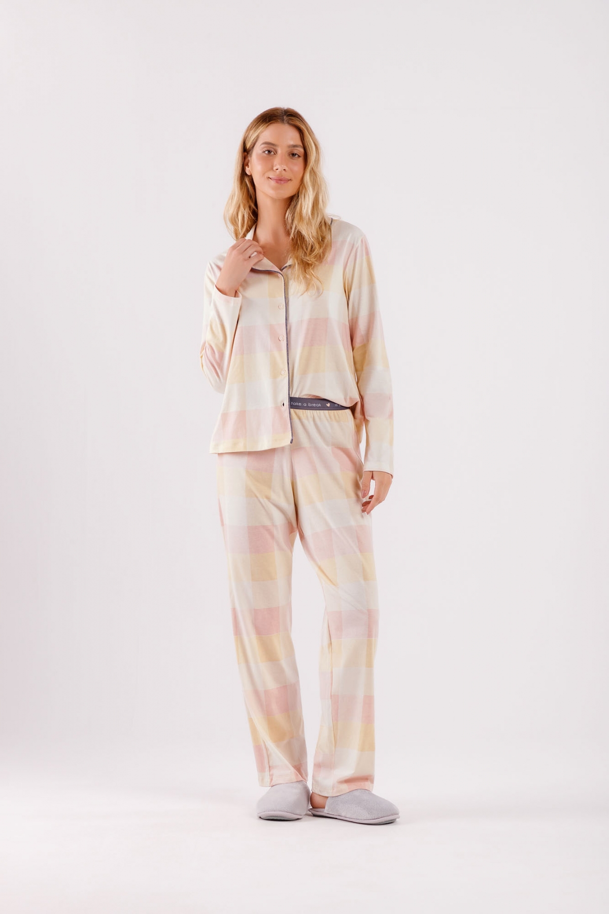 PIJAMA FEMININO LONGO COM BOTÕES XADREZ - COR COM AMOR