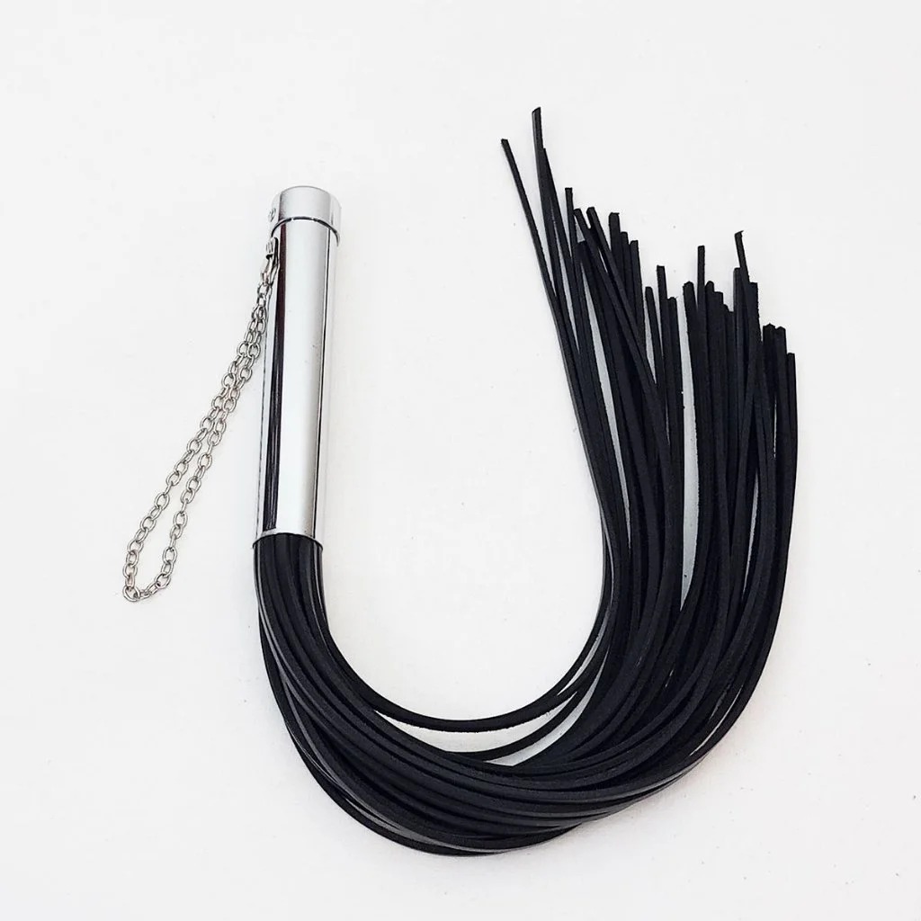 CHICOTE FLOGGER EM COURO LEGÍTIMO 50CM E CAO METAL