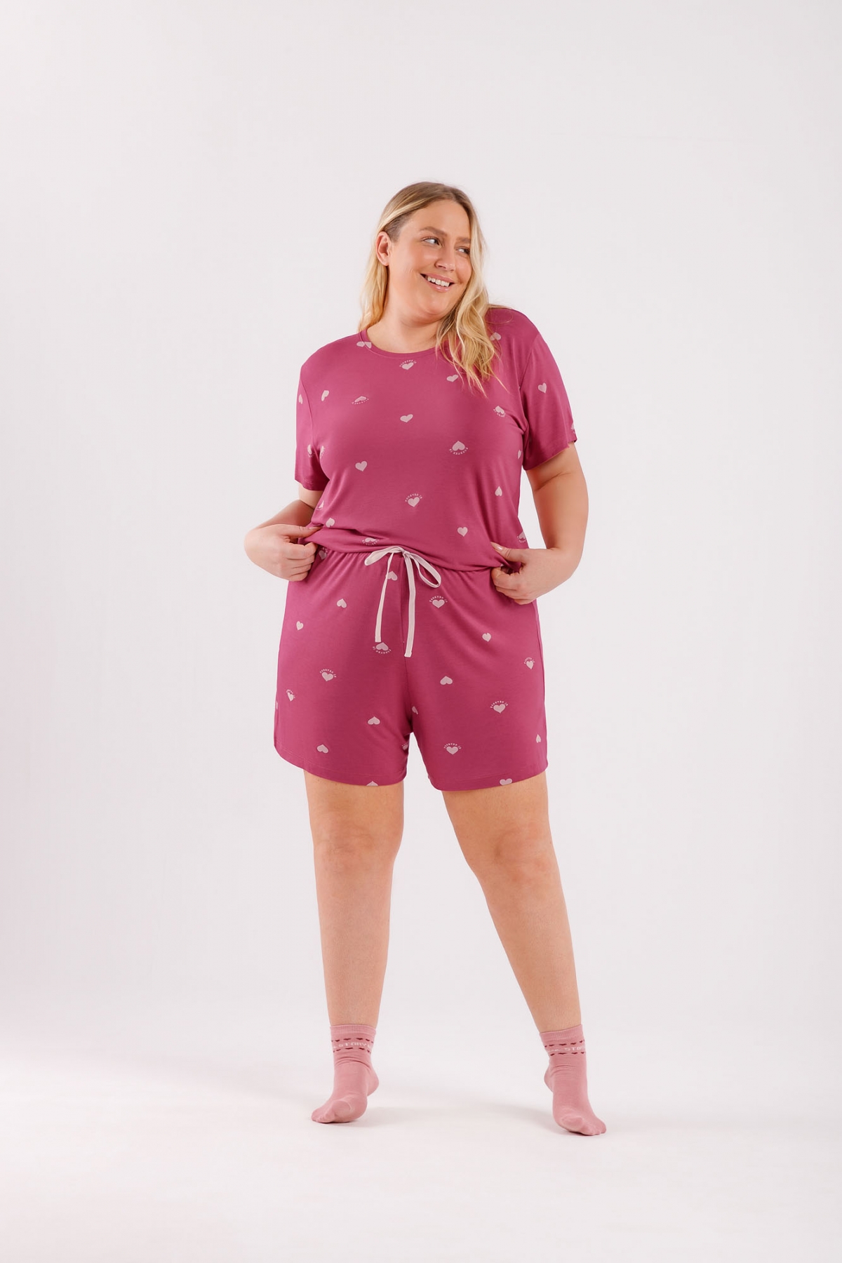 PIJAMA FEMININO CURTO VISCOSE CORAÇÃO PLUS SIZE - COR COM AMOR