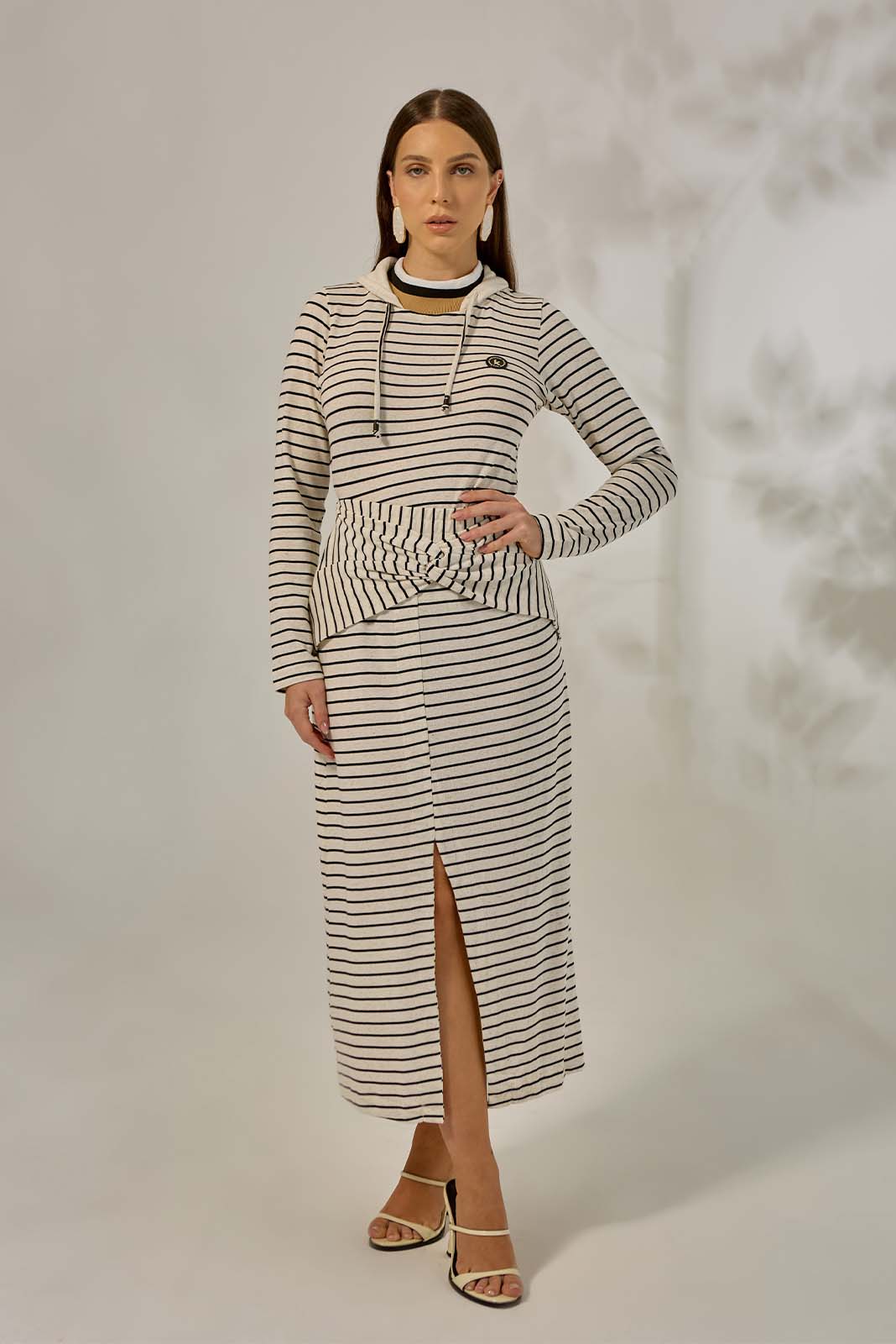 Conjunto de Saia e Blusa Manga Longa Listrado Preto