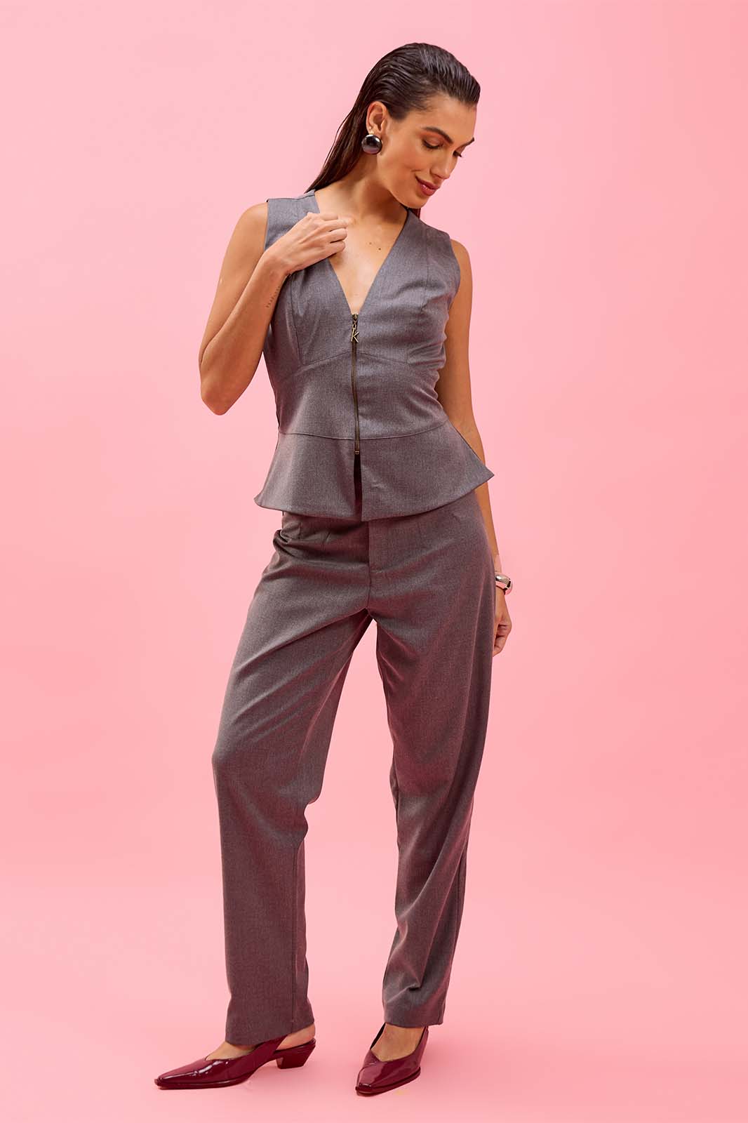 Conjunto de Calça e Colete Assinturado Cinza