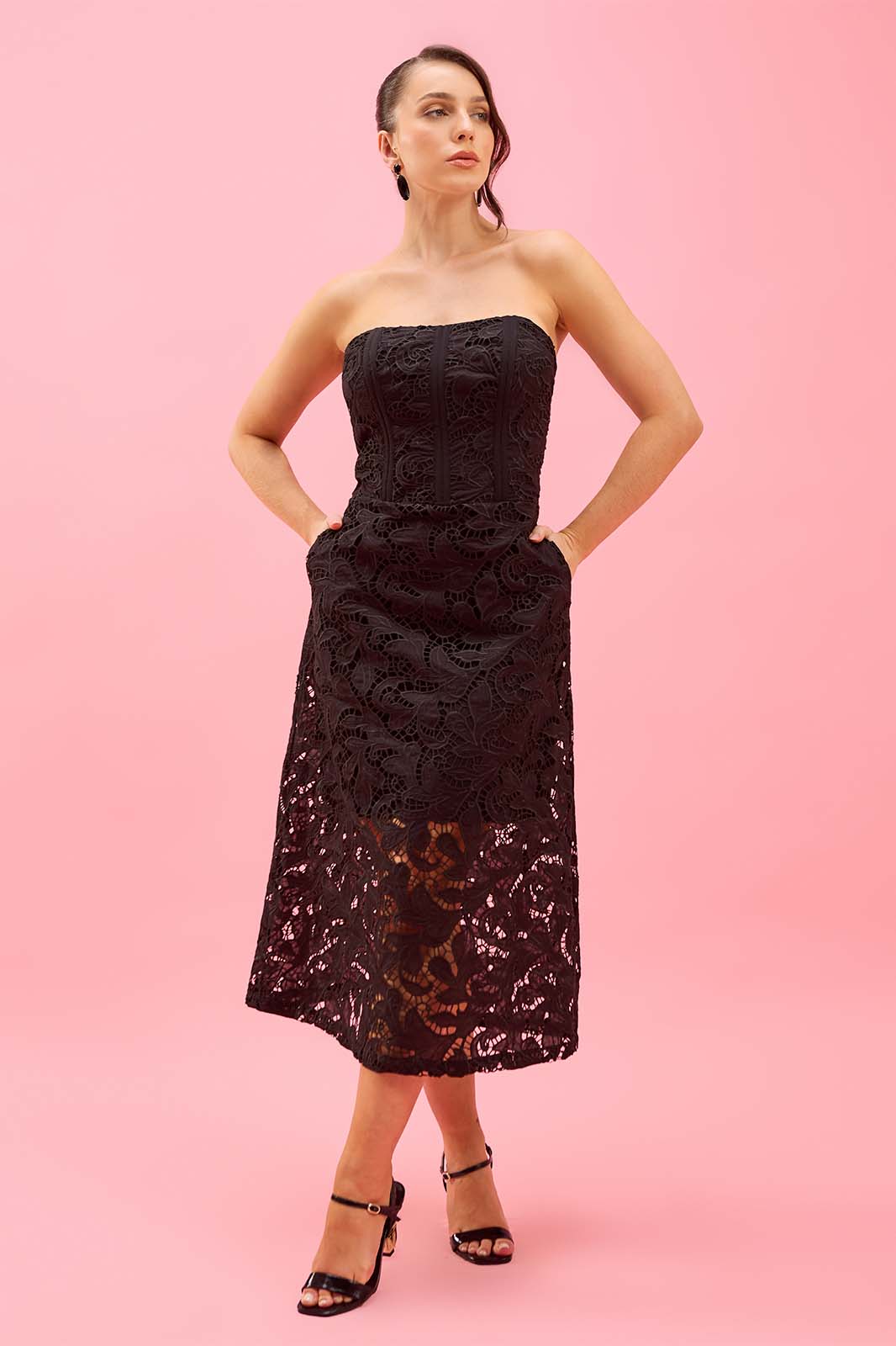 Vestido Midi Tomara que Caia em Renda Preto 