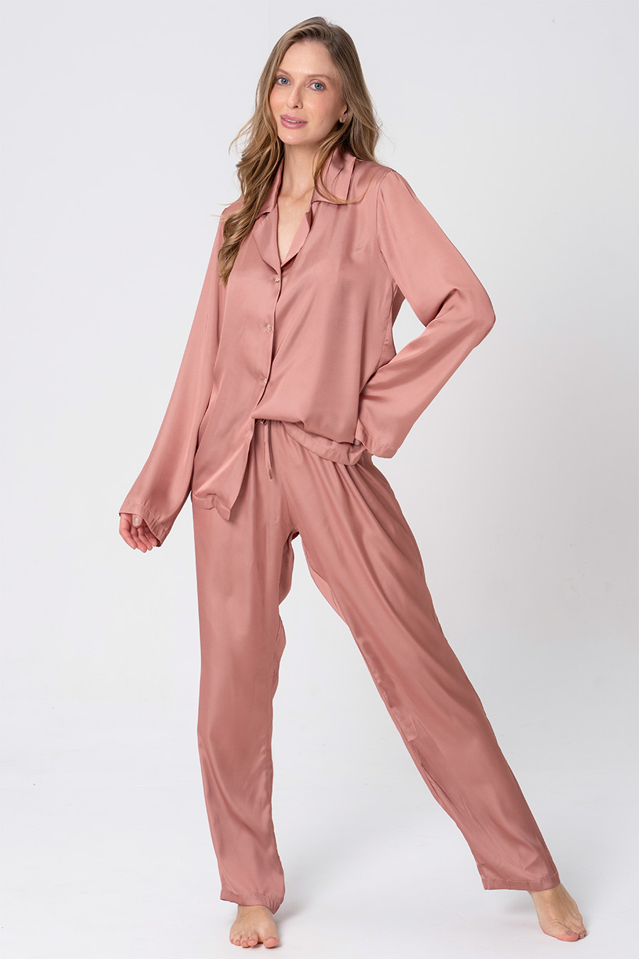 PIJAMA FEMININO LONGO COM BOTÕES CARAMELO CETIM - ACUO