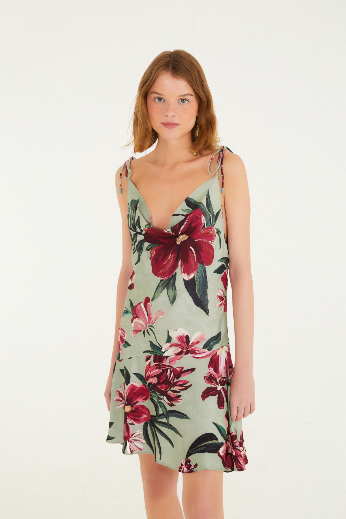 VESTIDO CURTO ALCAS LINEIA