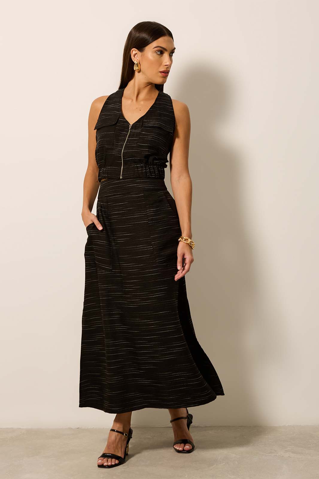 Conjunto de Saia Mídi e Blusa Preta