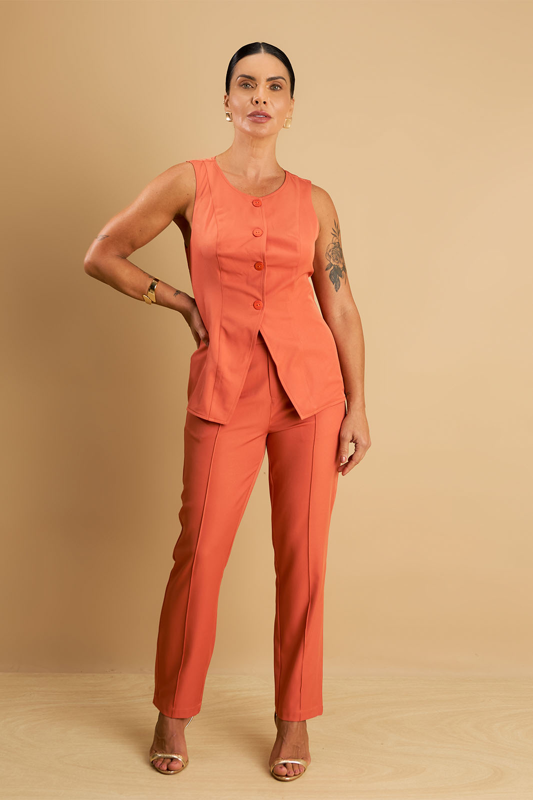 Conjunto de Calça Alfaiataria e Colete Laranja