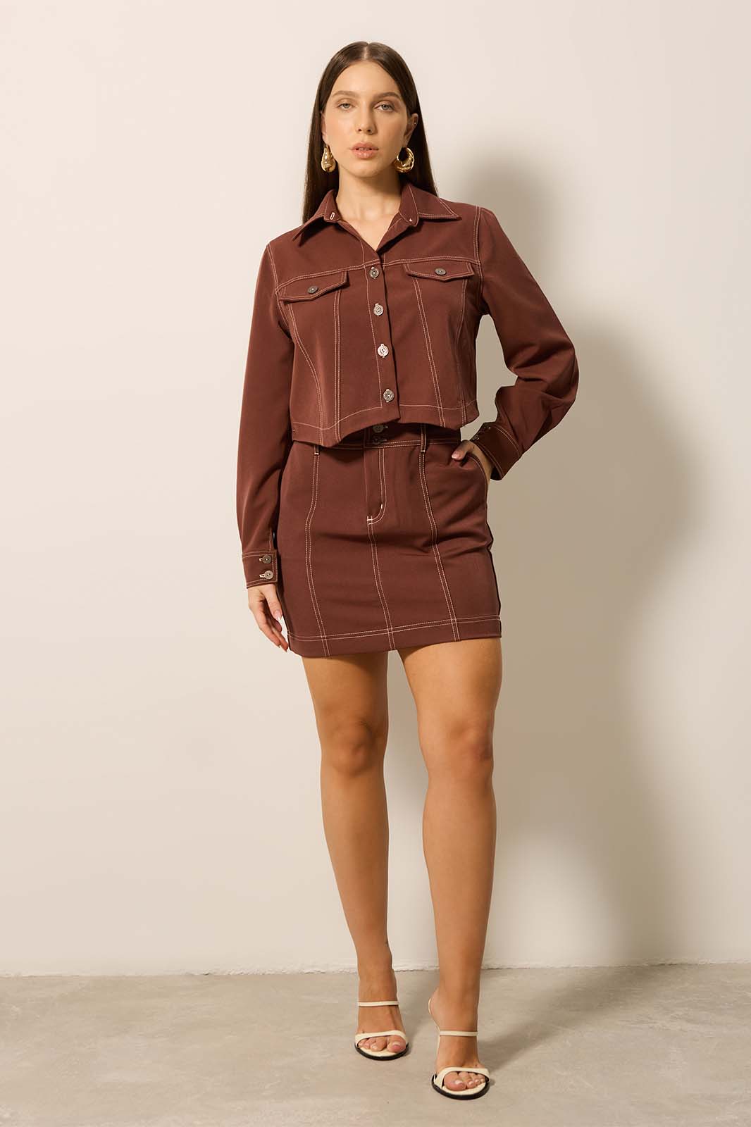 Conjunto de Saia e Jaqueta Marrom 
