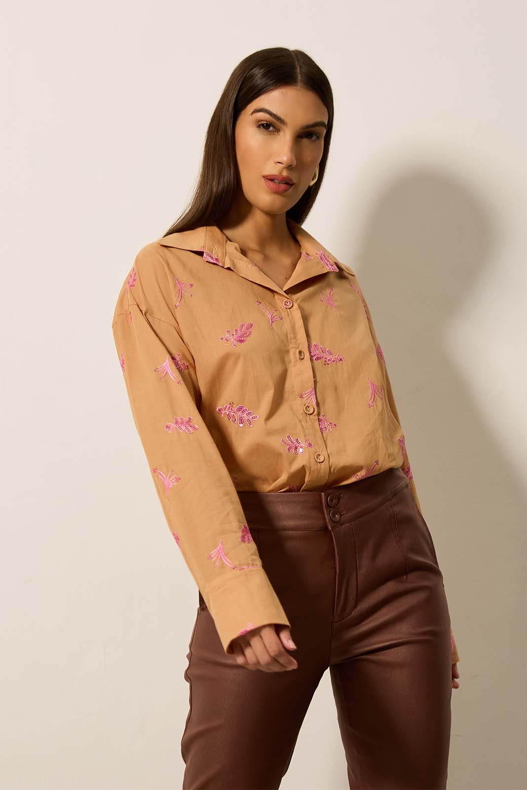 Camisa de Manga Longa Bordada Caramelo 