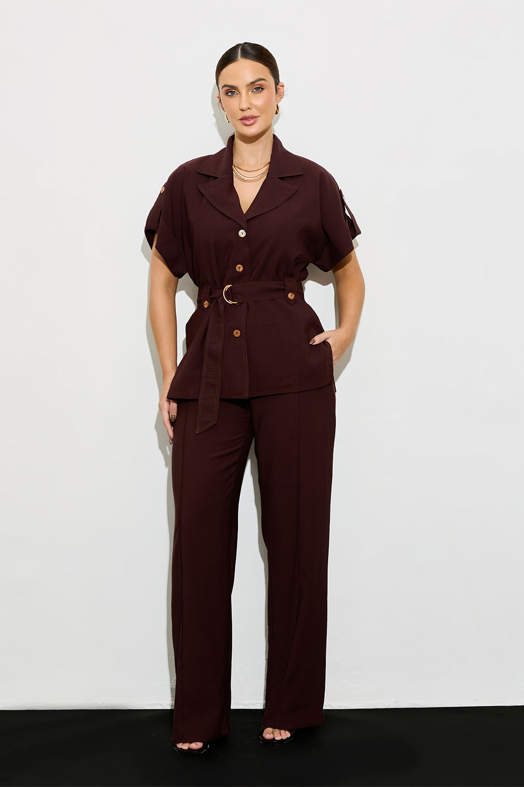 Conjunto de Calça e Camisa Marrom