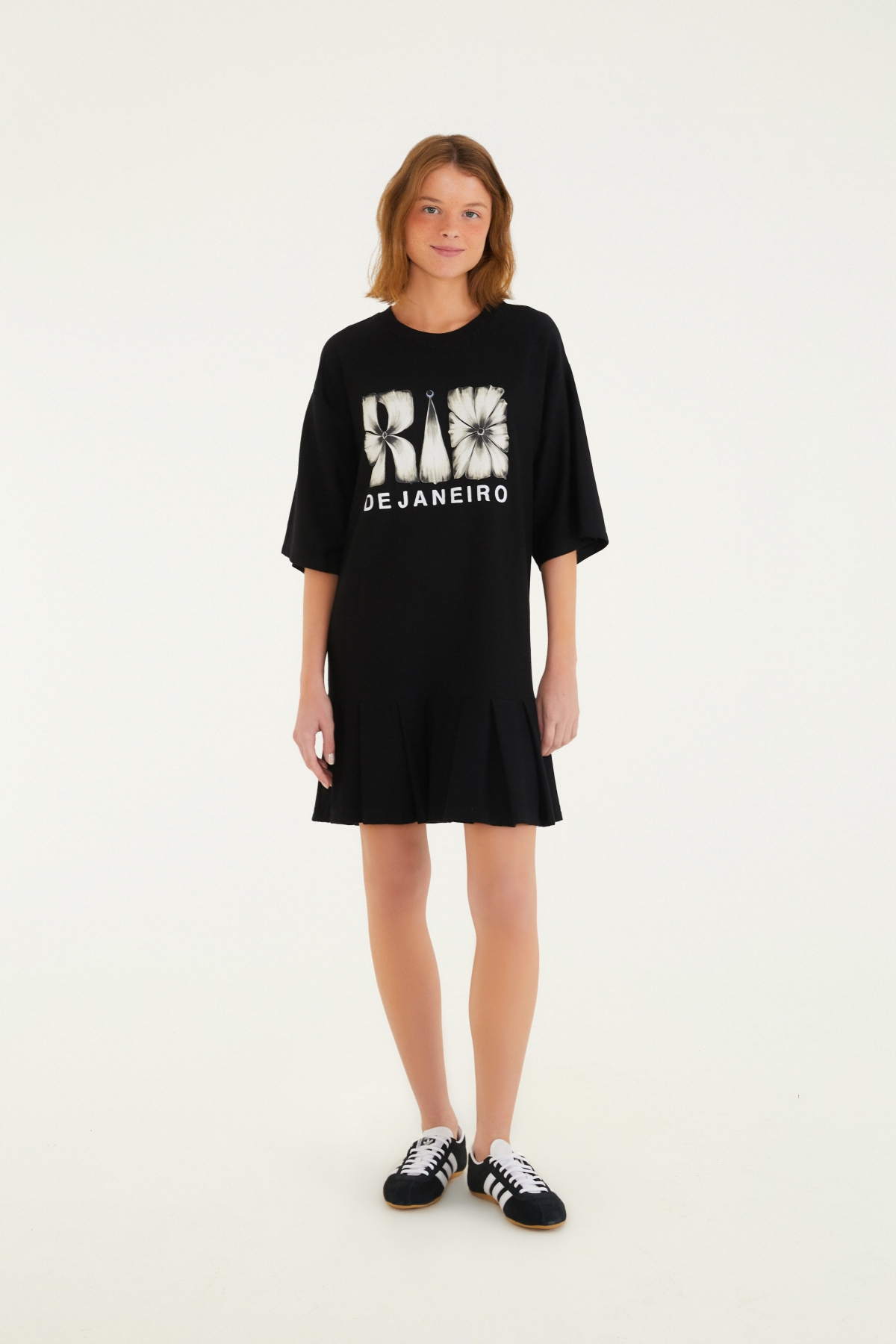 VESTIDO CURTO PREGAS RIO FLOR PRETO