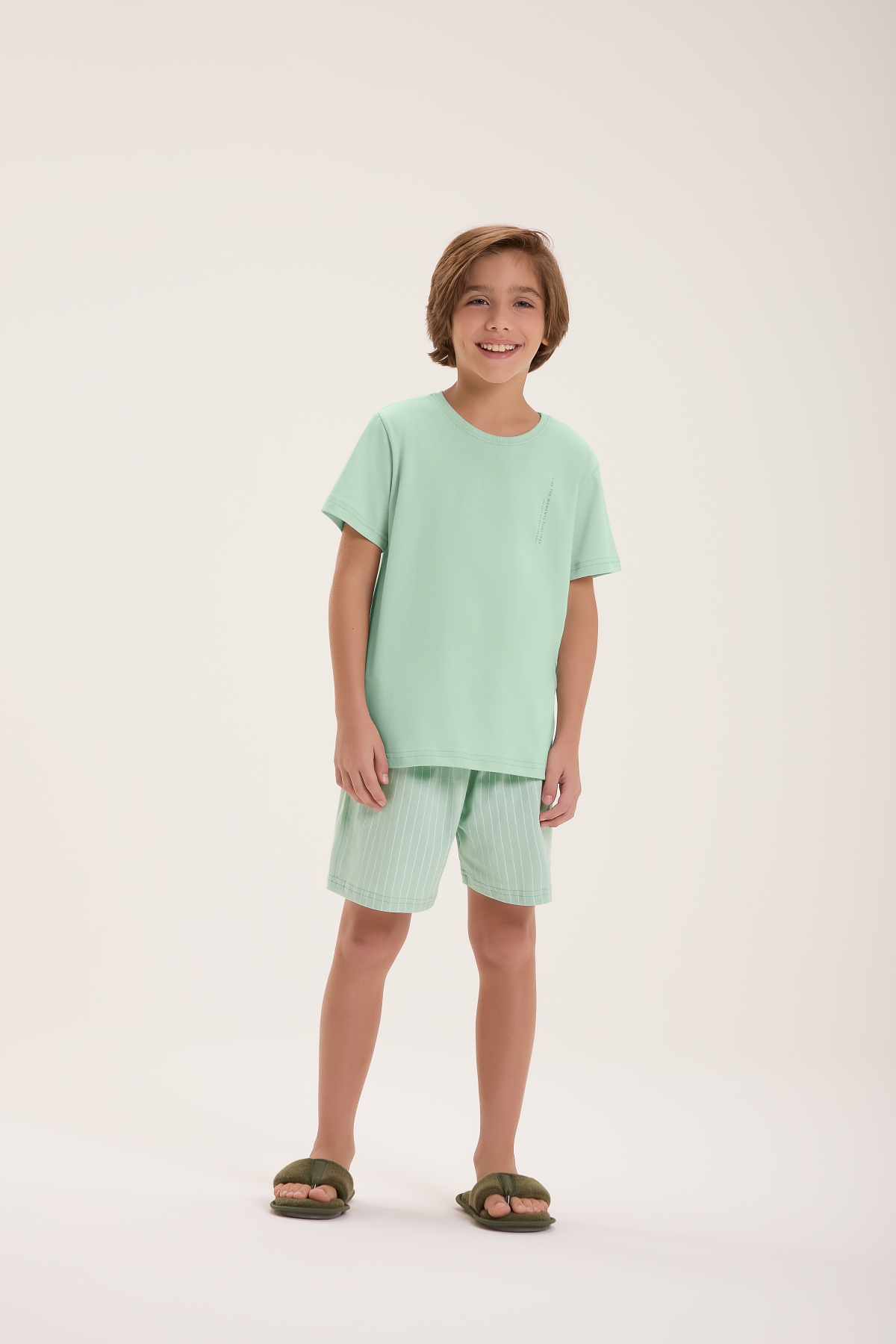 PIJAMA MASCULINO INFANTIL CURTO VERDE CLARO COM LISTRAS FAMÍLIA - COR COM AMOR