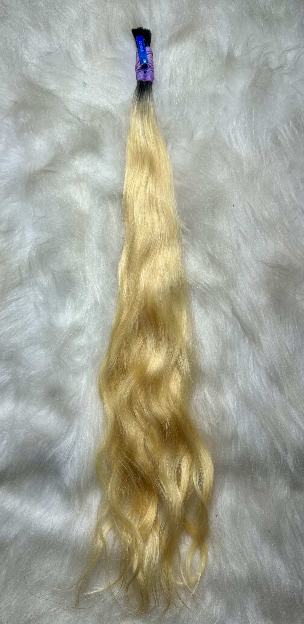 Cabelo Humano Loiro Brasileiro Ondulado 65 CM Raiz Esfumada