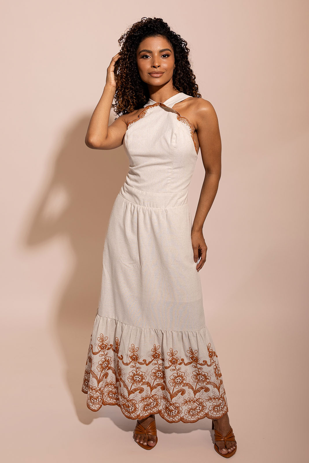 Vestido Midi Bordado com Amarração nas Costas Terra 