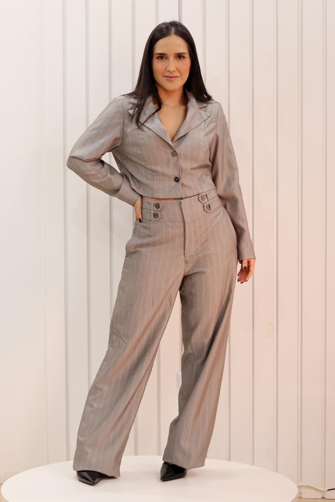 Conjunto de Cal&ccedil;a e Blazer Cropped Cinza