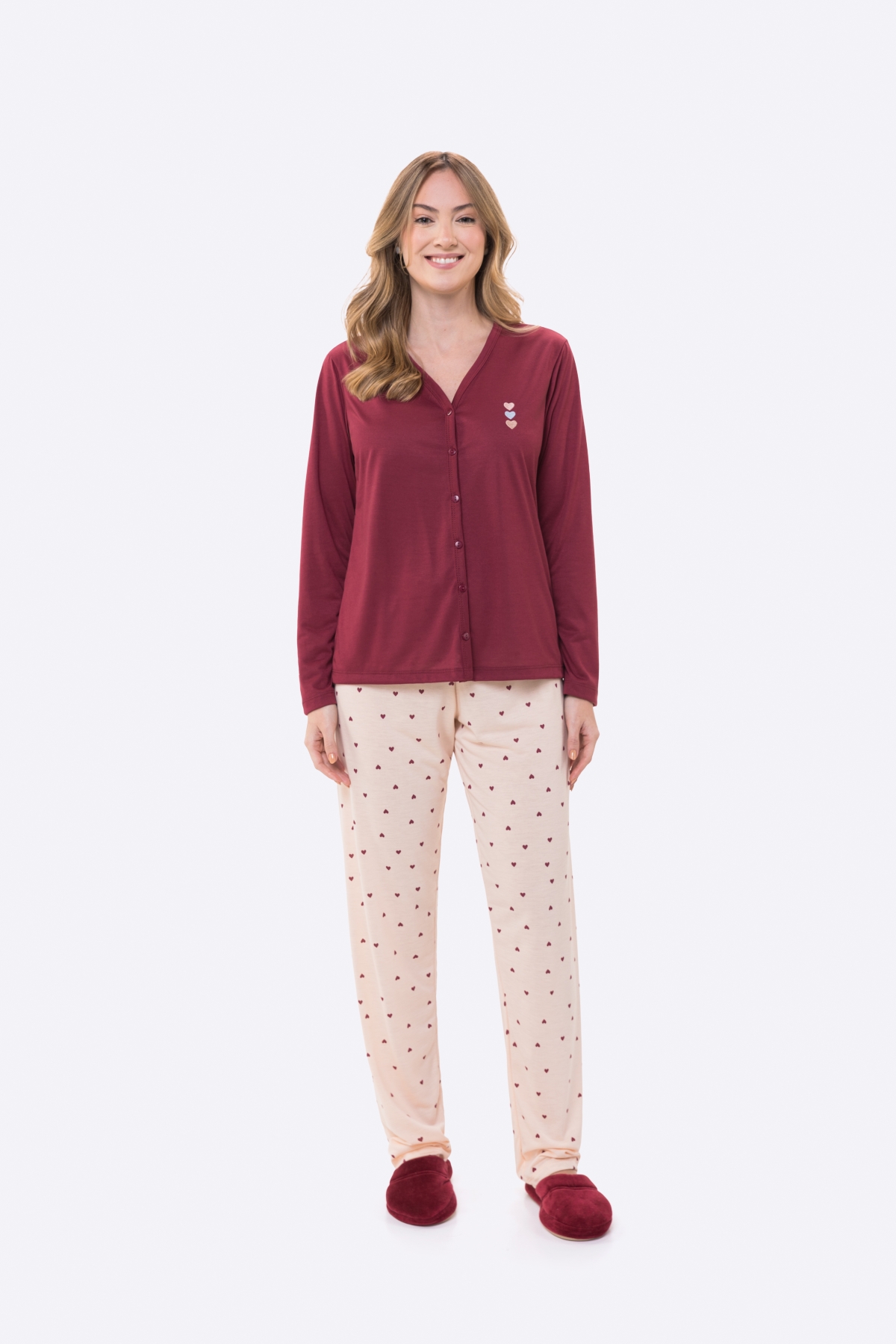 PIJAMA FEMININO LONGO COM BOT&Otilde;ES E CORA&Ccedil;&Otilde;ES VINHO - BOCEJINHO