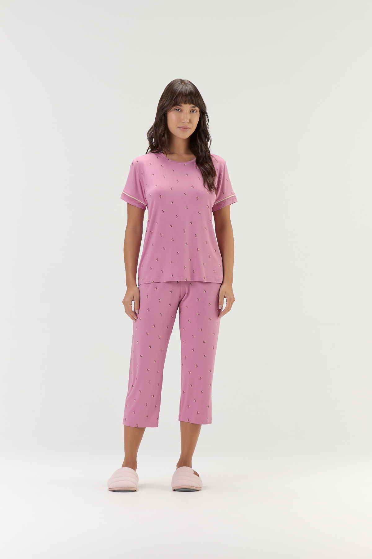 PIJAMA FEMININO MANGA CURTA E CALÇA CAPRI ROSA - COR COM AMOR
