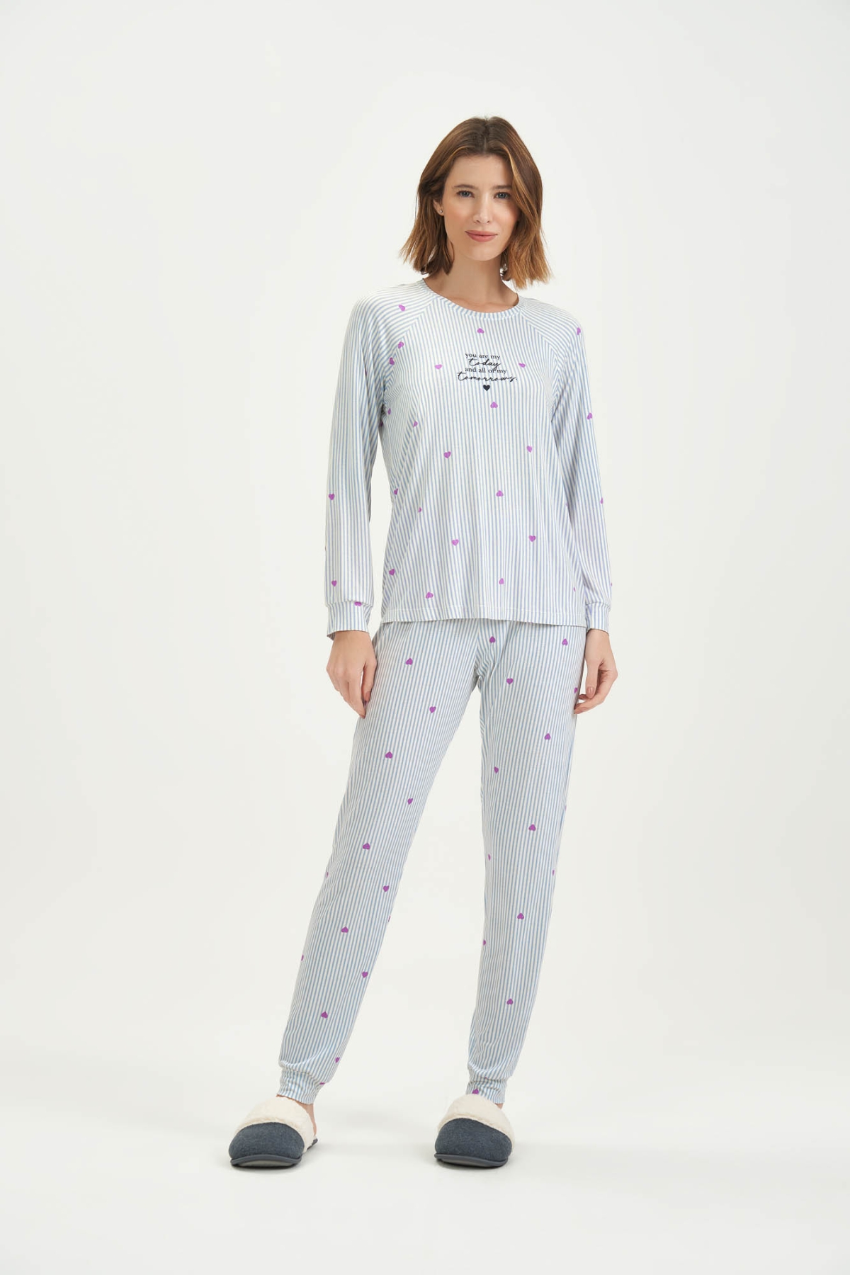 PIJAMA FEMININO MANGA LONGA E CALÇA COM LISTRAS CORAÇÃO - COR COM AMOR