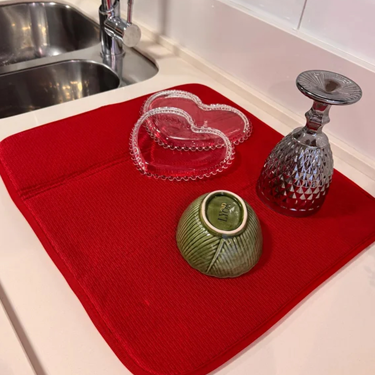 Tapete Escorredor de Lou&ccedil;a KazzaVip Microfibra 100% Poli&eacute;ster Seca Bem 45cm x 40cm Vermelho