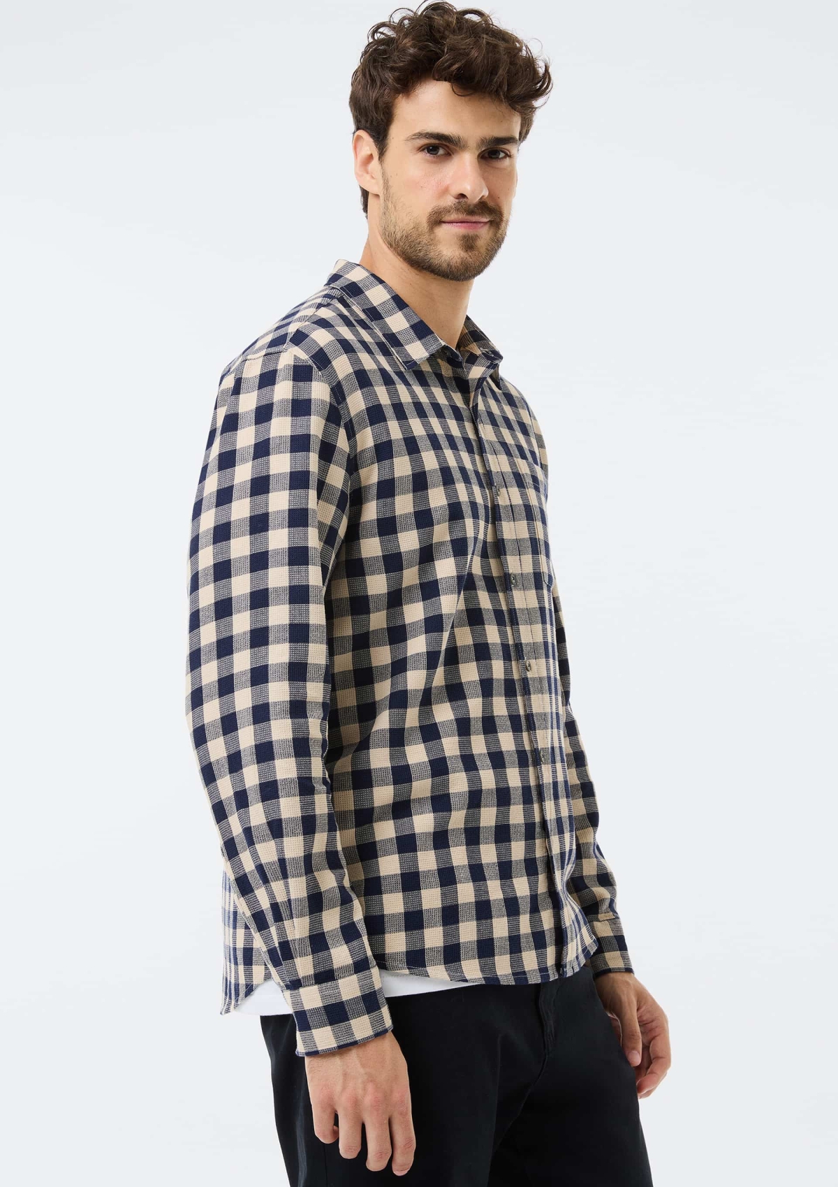 Camisa Masculina Regular em Fio Tinto Quadriculado