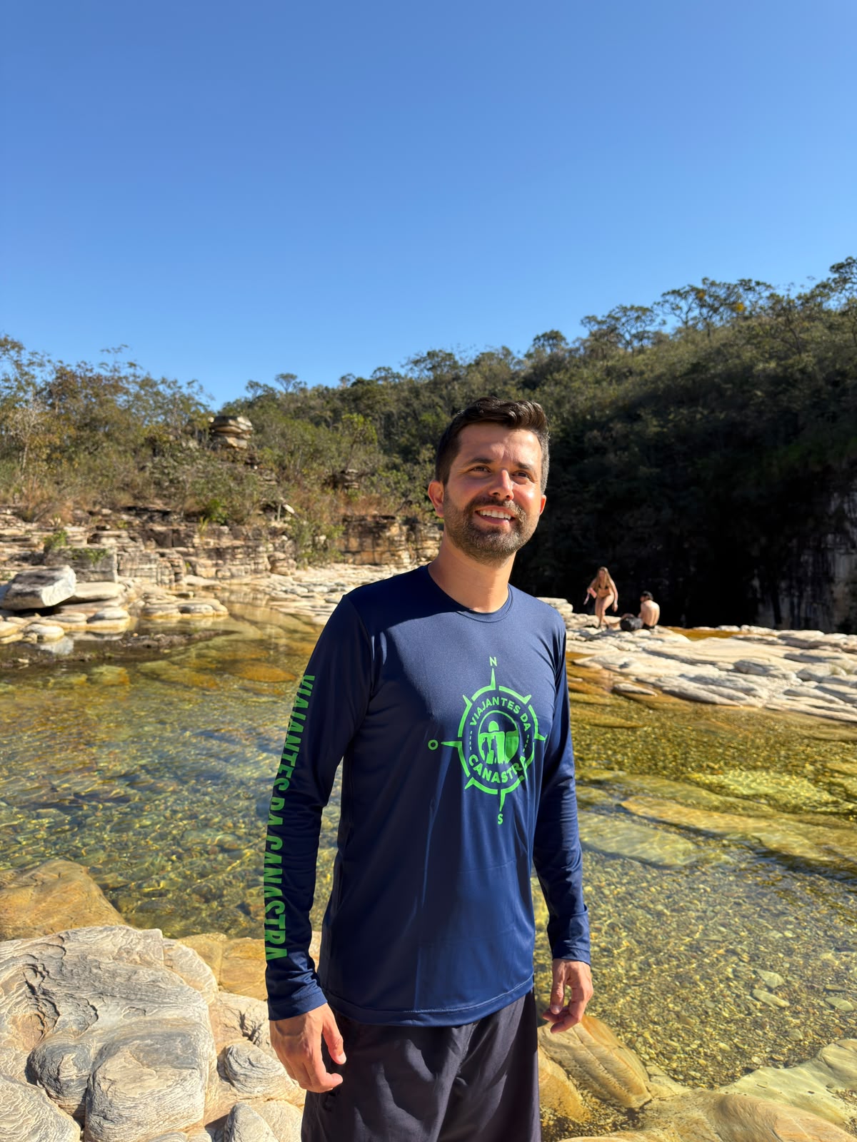 Camiseta Proteção UV 50+ | Masculina | Viajantes da Canastra | Azul marinho (silk verde)