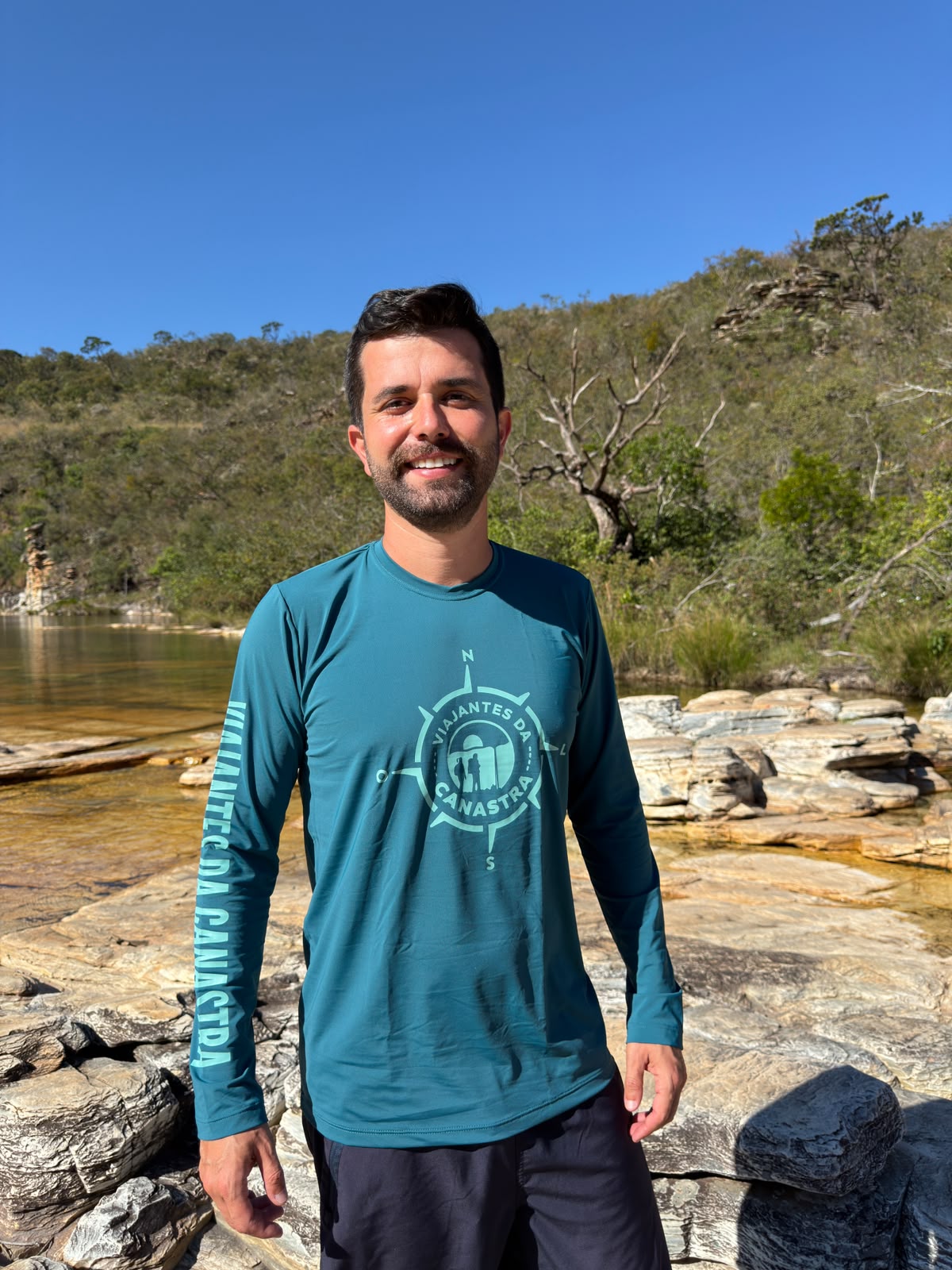 Camiseta Proteção UV 50+ | Viajantes da Canastra | Masculina | Verde escuro