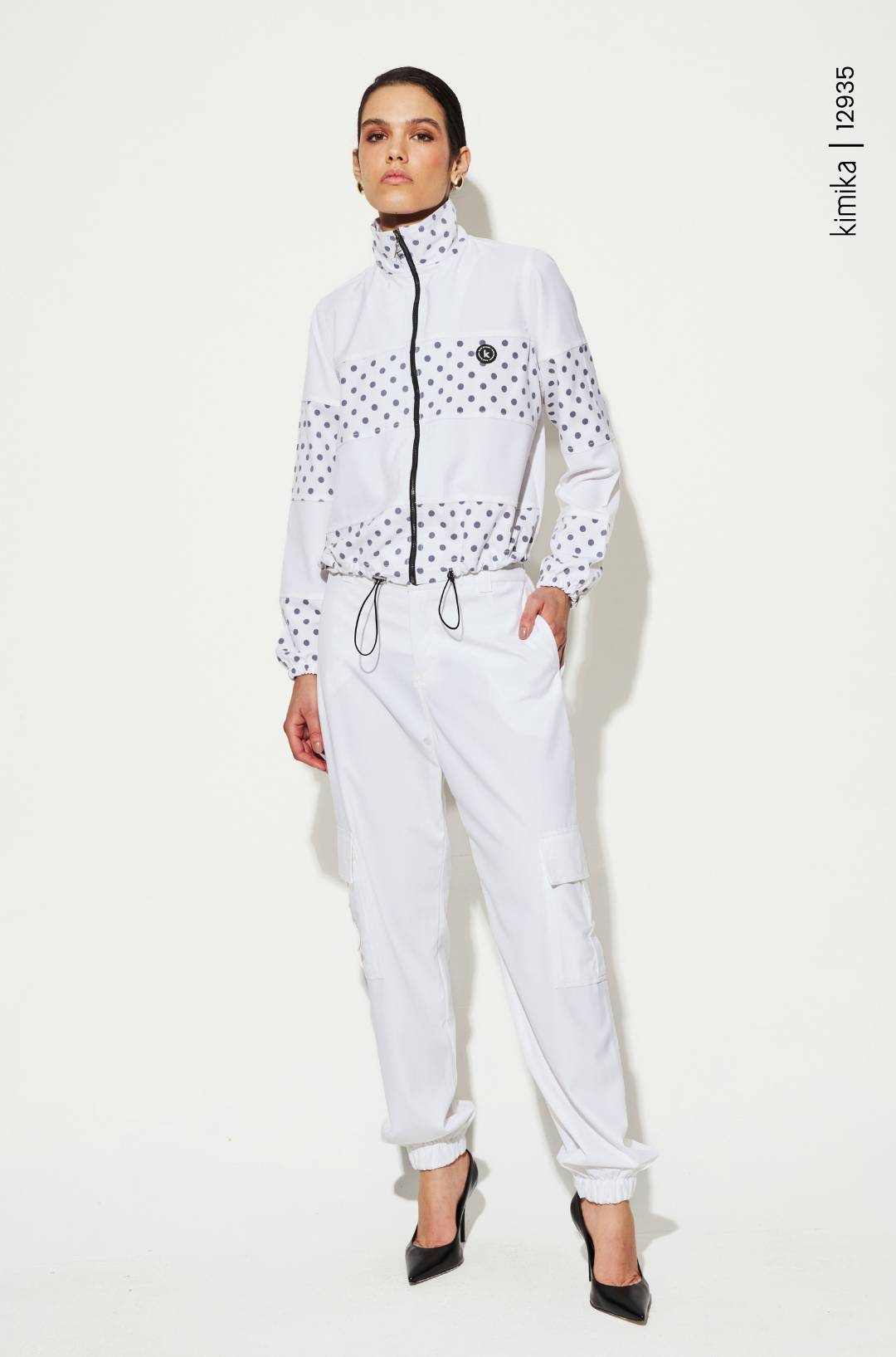 Conjunto de Calça e Jaqueta Off White em Poás