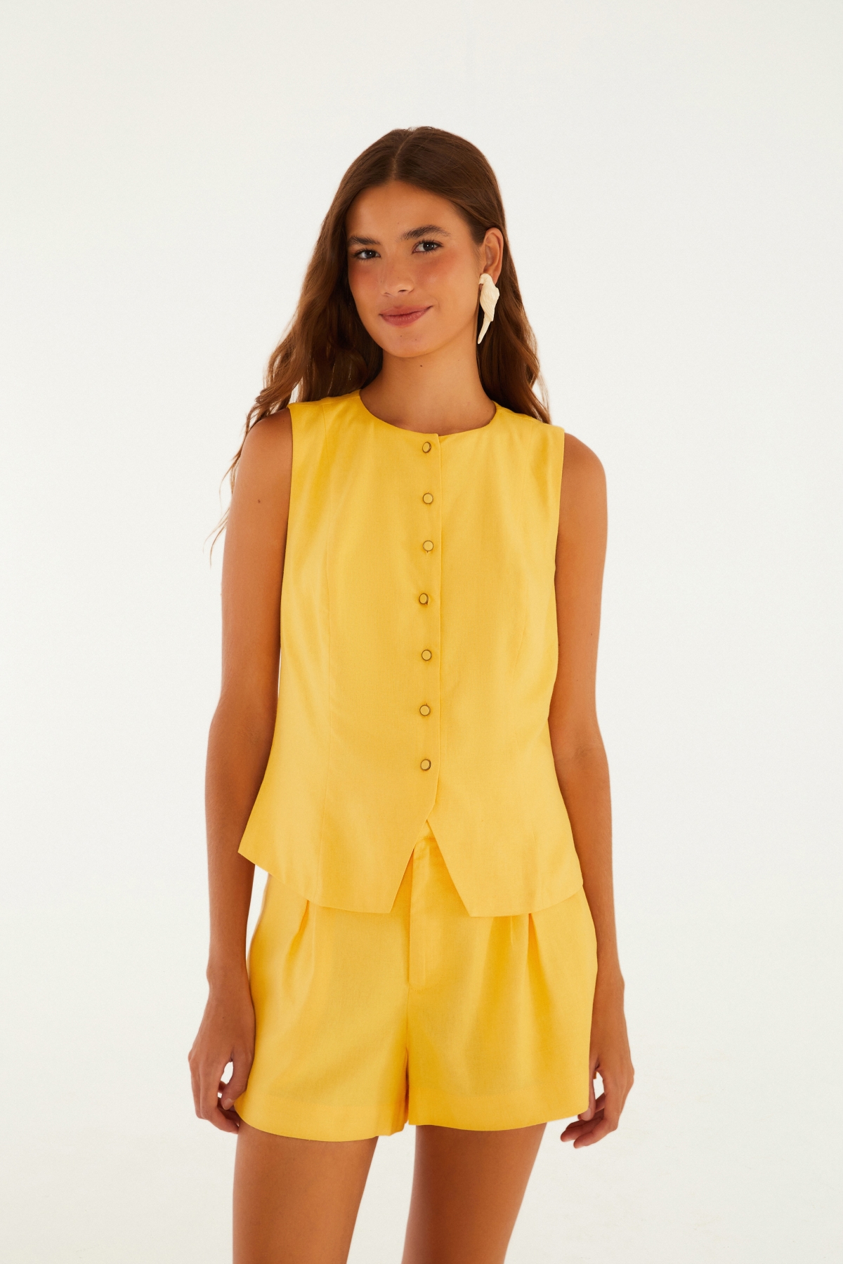 COLETE BOTOES AMARELO