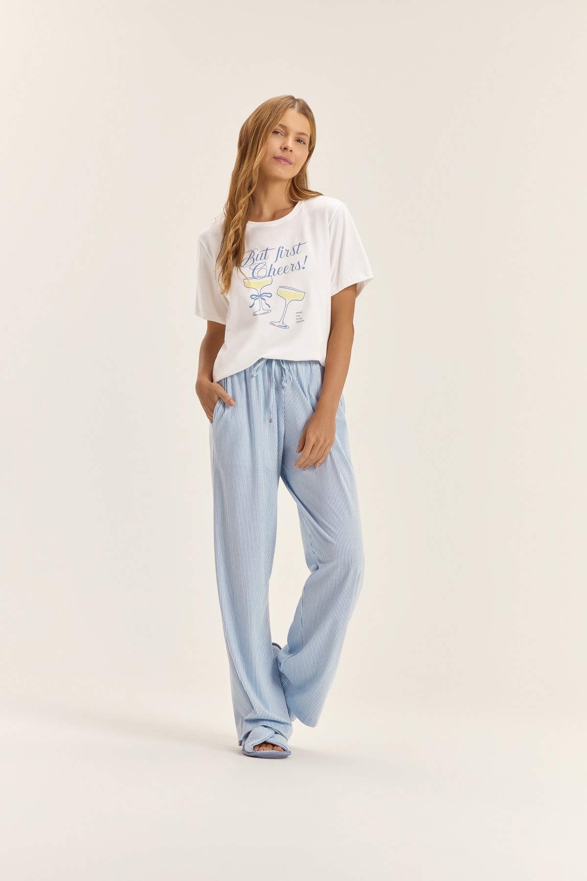 PIJAMA FEMININO MANGA CURTA E CALÇA AZUL LISTRADA - COR COM AMOR