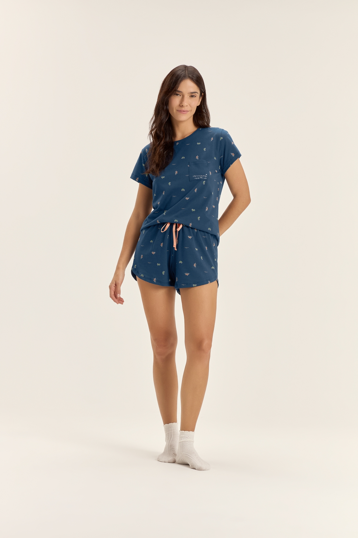 PIJAMA FEMININO MANGA CURTA E SHORT MARINHO BIKES FAM&Iacute;LIA - COR COM AMOR