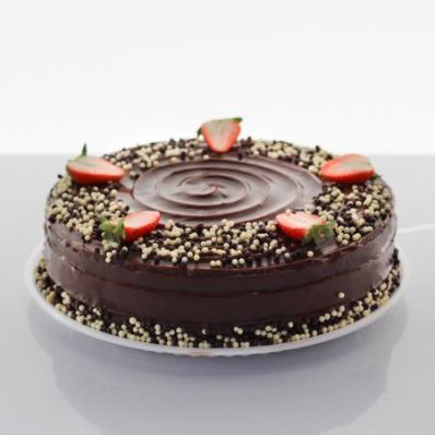 Bolo ChocomB recheado com Morango e Brigadeiro Preto