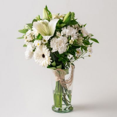 Arranjo de Lírios e Flores do Campo Brancas em Vaso