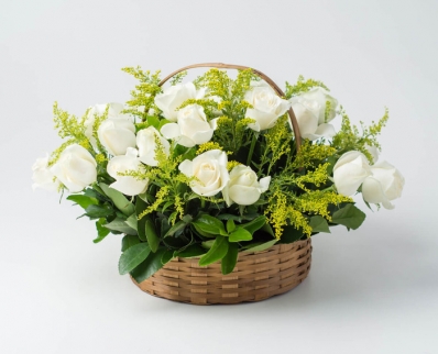 Cesta com 24 Rosas Brancas